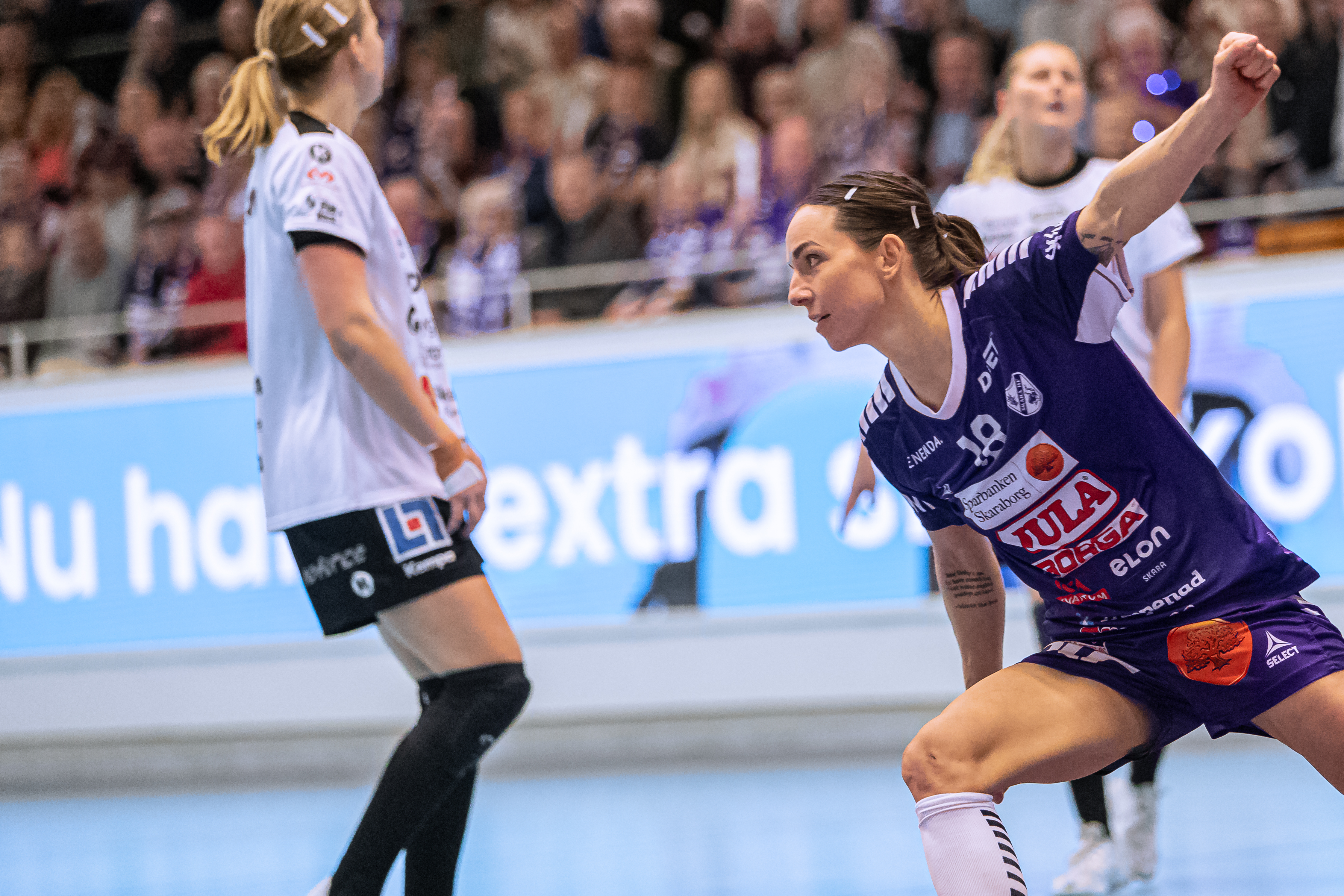 Skara HF:s Melanie Felber firar efter ett mål